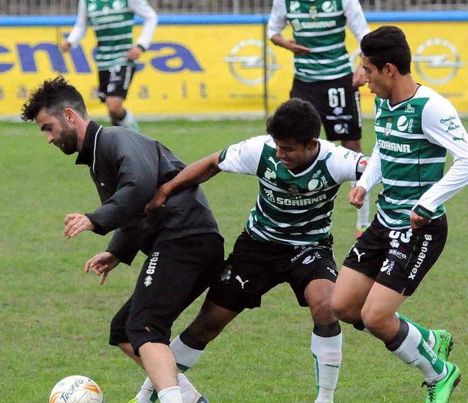 Gioco maschio sospesa la partita contro i messicani 