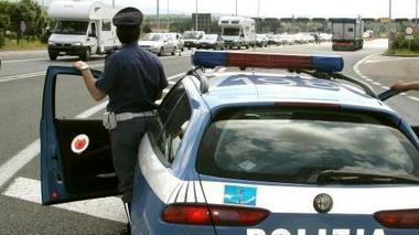 Licenziato e ubriaco già al mattino, crea il panico sull’A11