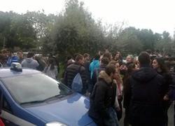 “C’è una bomba, tutti fuori”, ma è un falso allarme 