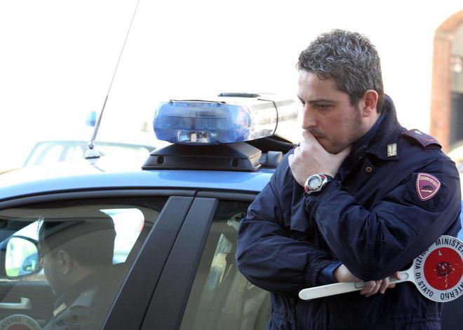 Prato, genitori terrorizzati fanno arrestare il figlio che li picchiava e derubava 