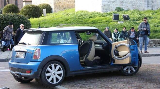 Inseguiti sull’auto rubata perdono il controllo: fermati