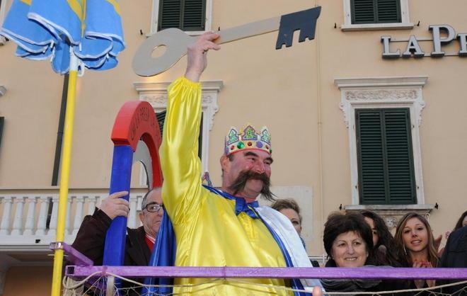 Enrico Rossi invitato da Re Carnevale 