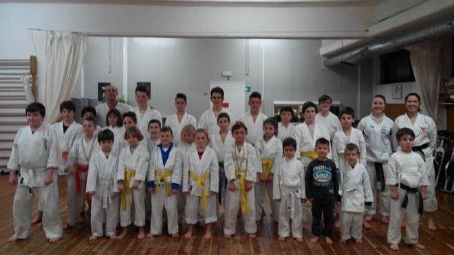 Karate, brillano i baby portacolori Fisiodinamic