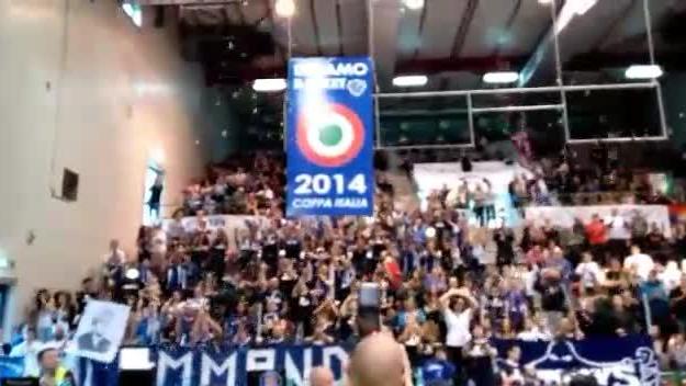 La Dinamo festeggia la Coppa travolgendo Cremona 