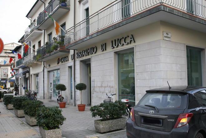 Caccia aperta ai banditi seriali che rapinano banche 