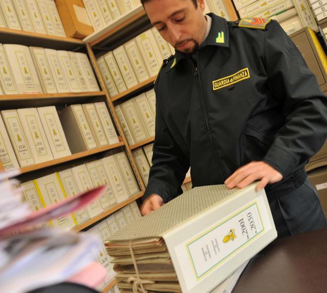 Fatture false per pagare meno tasse: condannato 