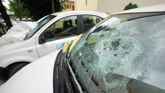 Vetri delle auto spaccati in viale Montegrappa, un esposto