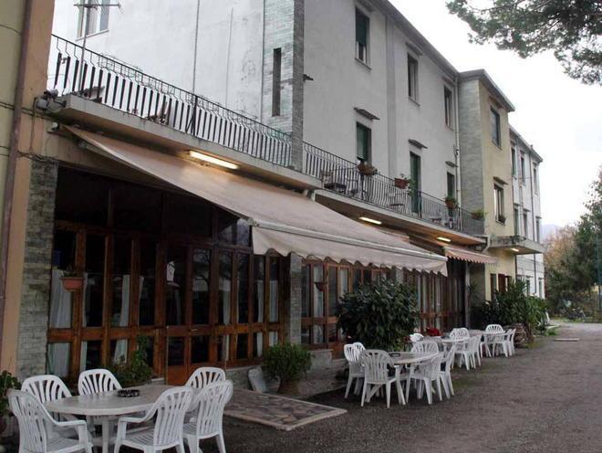 Incendio a Villa Serena, albergo inagibile 