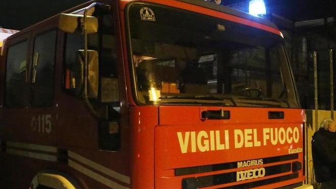 I pompieri sfondano la porta e trovano un cadavere