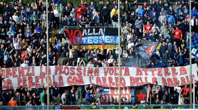 La Curva Nord sbeffeggia Renzi e anche Peretola 