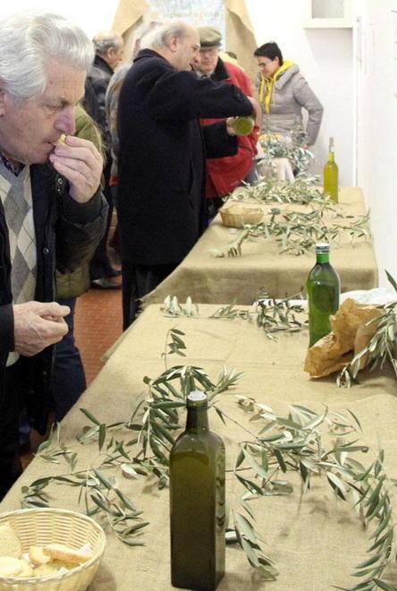 L’associazione di Fossone ricomincia dal “Nostr’oli”