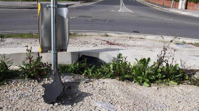 Incidente in via dei Pelaghi grave un giovane scooterista