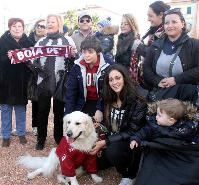 In posa per la maxi foto e per sorridere “ boia dé” 