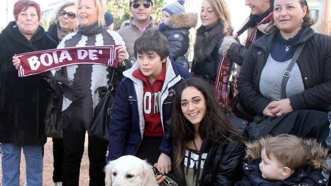 In posa per la maxi foto e per sorridere “ boia dé”