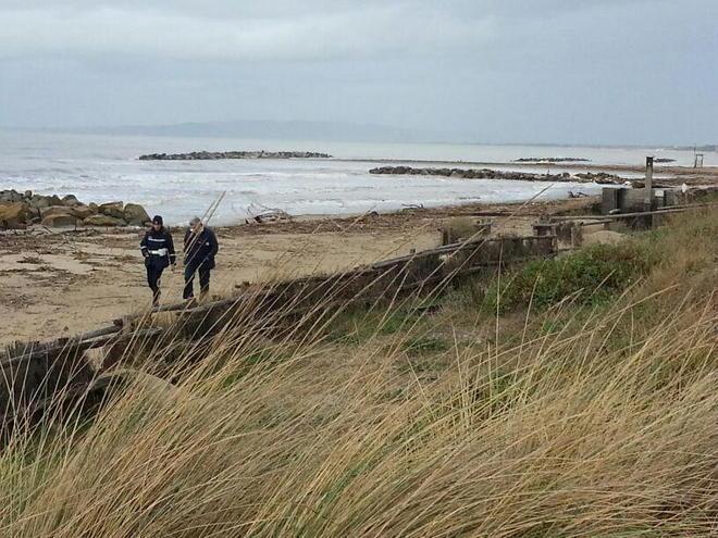 Cadavere sulla spiaggia, una pista porta a Ponsacco 