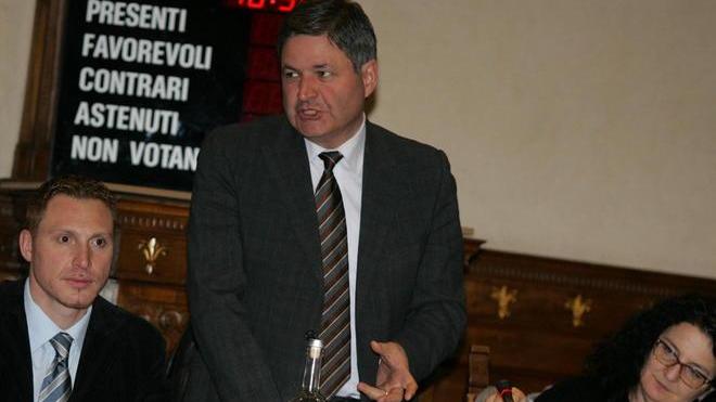 Carlesi: “Per evitare il dissesto a Prato si dovevano colpire i capanonni affittati con l'Imu”