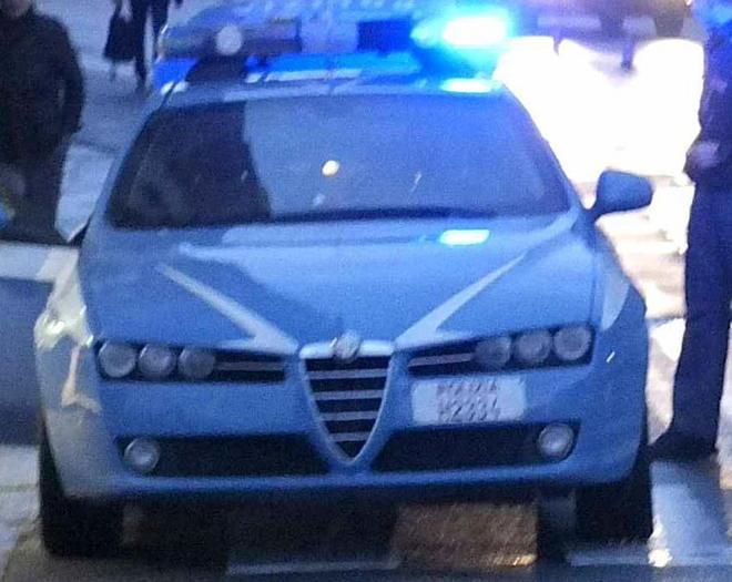 Stacca un pezzo di orecchio a morsi, denunciato dalla polizia 