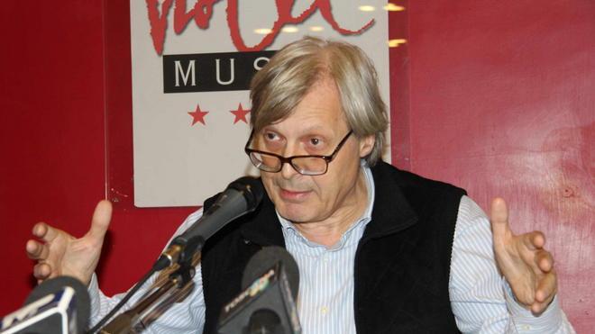 Sgarbi torna a sorpresa in città e annuncia rivelazioni stupefacenti