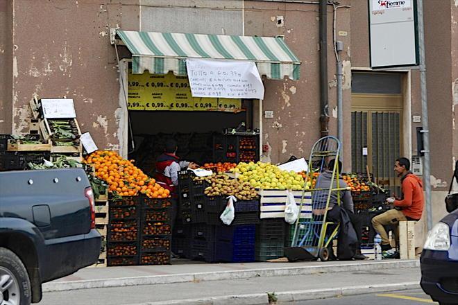 Pugno duro sui negozi di ortofrutta 