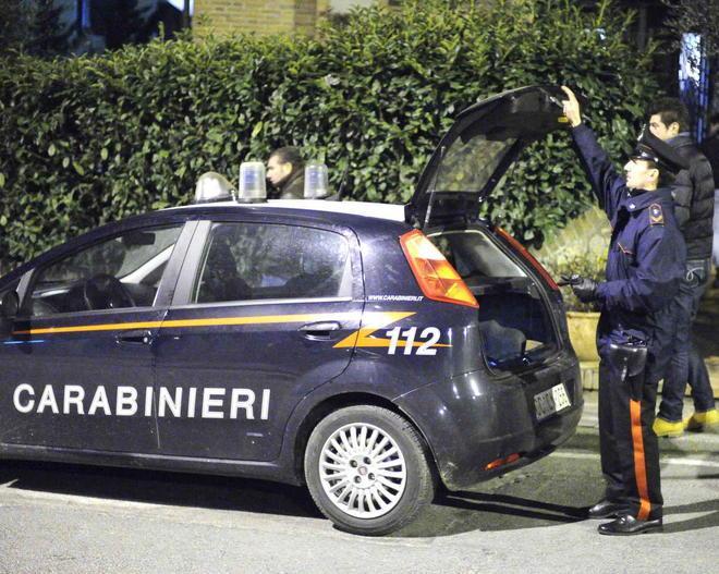 Ladri svaligiano la villetta mentre lei stira in cucina 