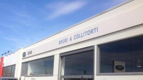 Fuga con il Land rover e alcuni pc