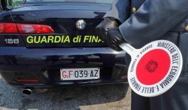 Abiti contraffatti venduti via Internet In città il magazzino 