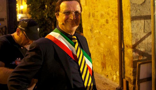 Carcarlo Pravettoni fa il sindaco fra attualità e risate
