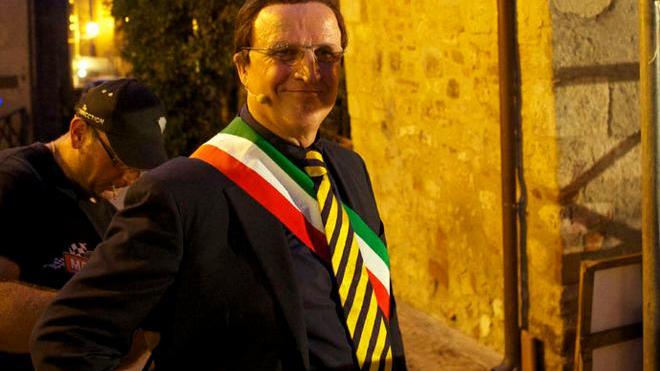 Carcarlo Pravettoni fa il sindaco fra attualità e risate