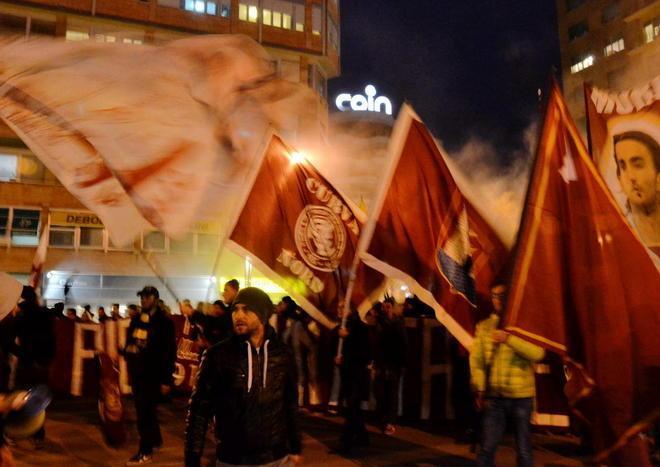 La curva si sposta all’Attias: «Auguri Livorno» 