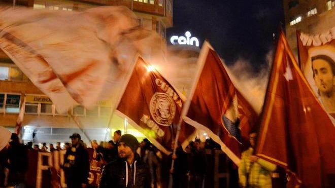 La curva si sposta all’Attias: «Auguri Livorno»