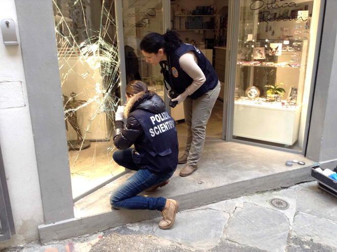 Spaccata all’Ottica Rosati in pieno centro a Prato 