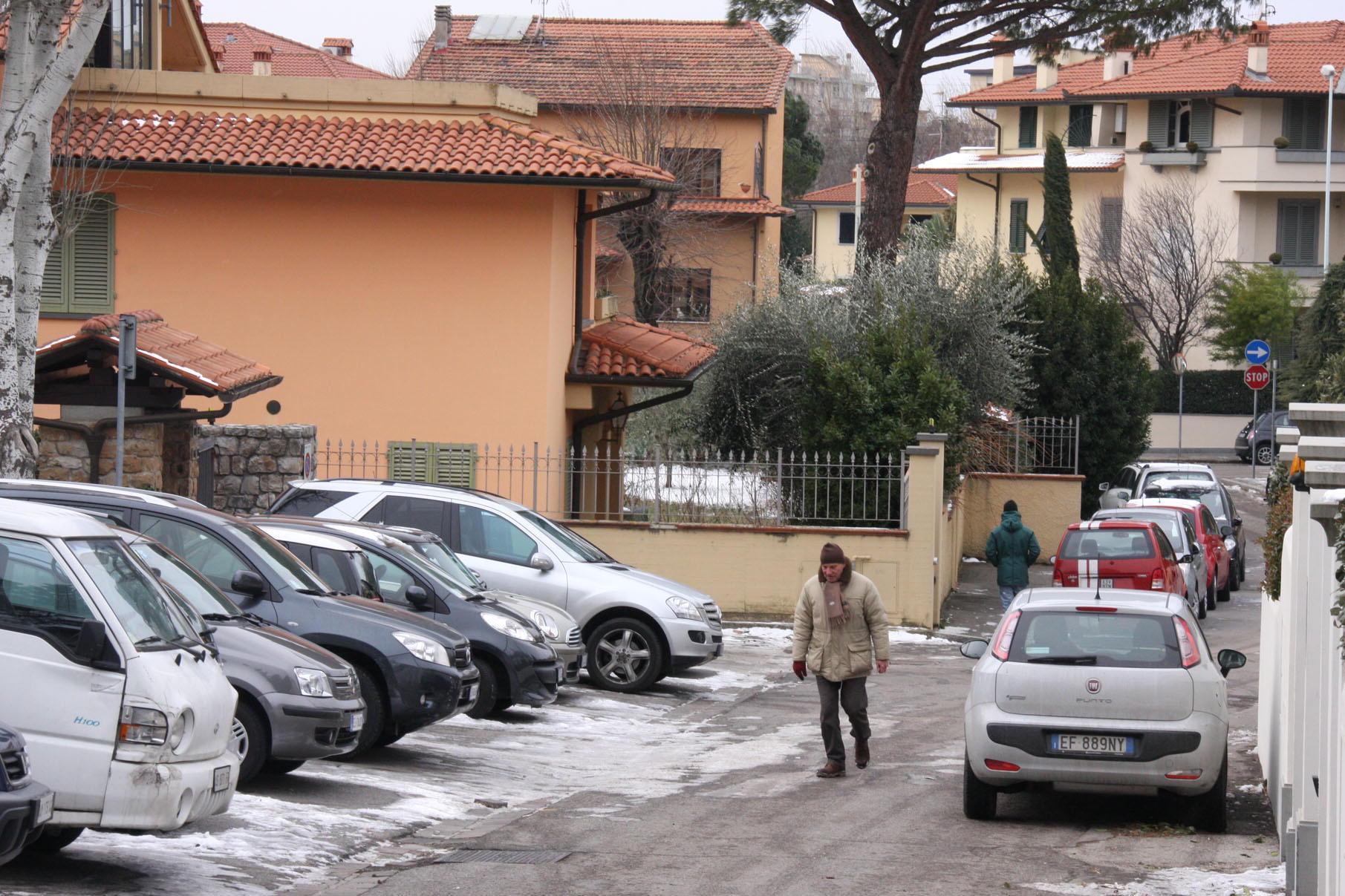 Castellina presa di mira dai ladri, la protesta dei residenti 