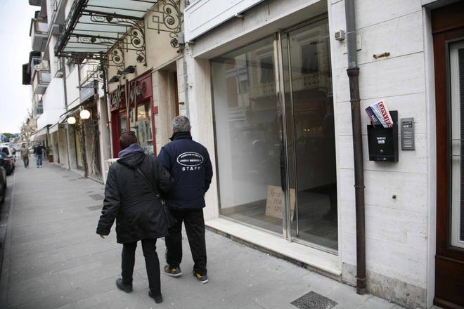 Pagano il viaggio, ma restano beffati: l’agenzia di viaggi sparisce 