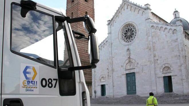 Rifiuti: Ersu risparmia, il cittadino no