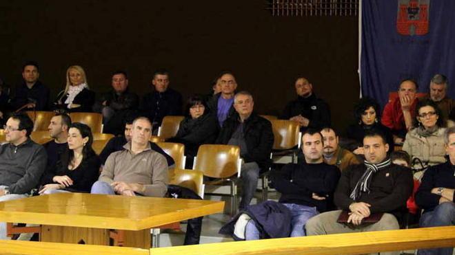 Il consiglio appoggia gli operai si astengono i Cinque Stelle