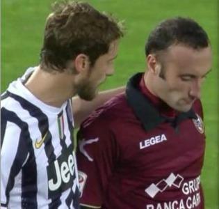 Un diluvio di messaggi e telegrammi in sede. «Forza capitano, non devi mollare»