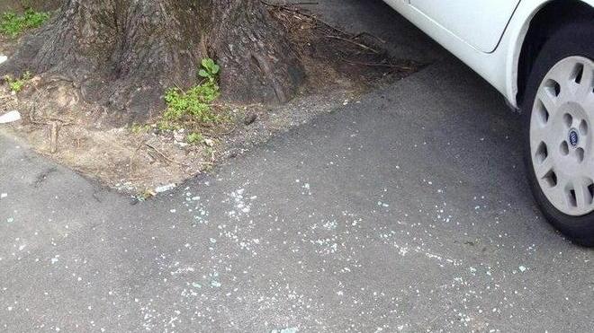 Vandali in via Calzabigi auto distrutte nella notte