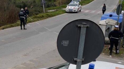 Per evitare lo scooter finisce nella scarpata