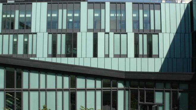 Prato, il divieto di fumare ignorato da chi frequenta l’ospedale Santo Stefano