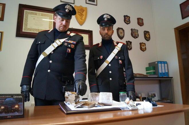 Giovani arrestati con un chilo e mezzo di hashish 