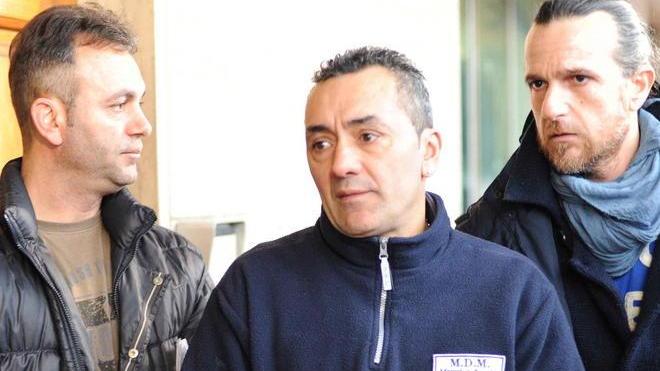 Scandalo delle lapidi nei cimiteri arresti domiciliari per uno dei sei imputati