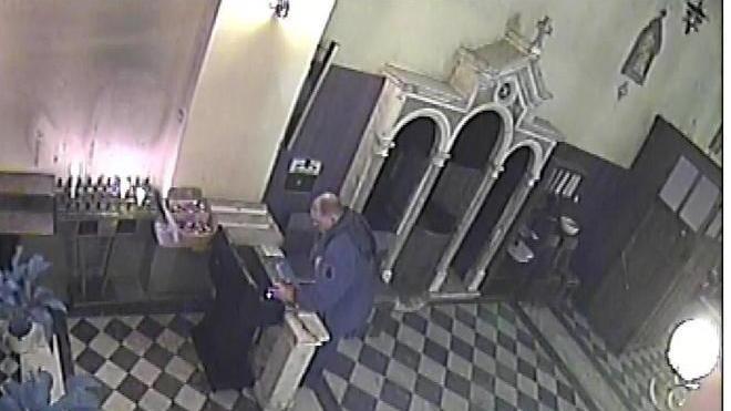 Calici rubati in chiesa e venduti ai Compro oro