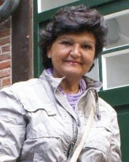 Pellegrini corre da sola a sinistra 