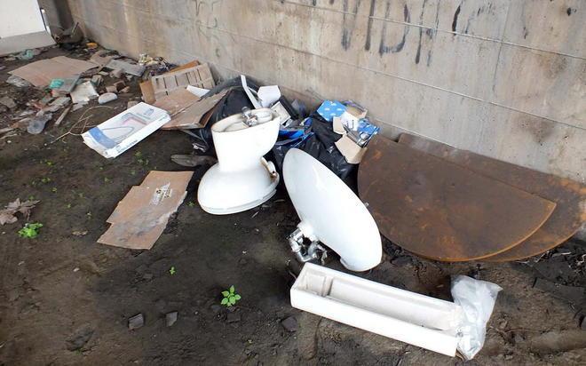 Anche vecchi sanitari a Portovecchio