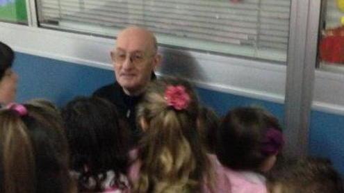 I bambini dell’asilo cantano per il parroco Domenica l’incontro a Montelaterone