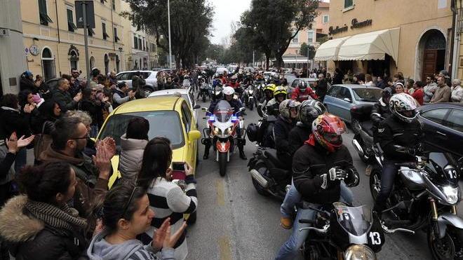 Un rombo di moto per l’addio a Fabrizio