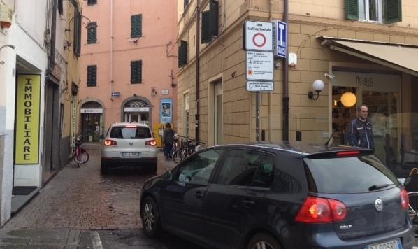  «Varchi spenti dalle 18 alle una» 