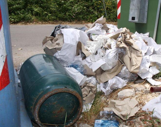 Prato, nuove sentinelle contro la sporcizia abbandonata in città 