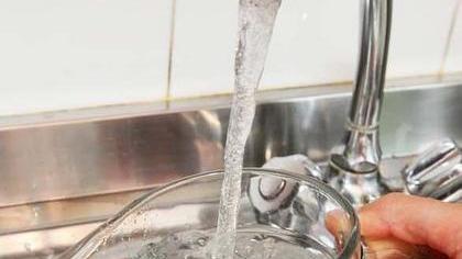 Lavori alla rete, migliaia di case senz’acqua