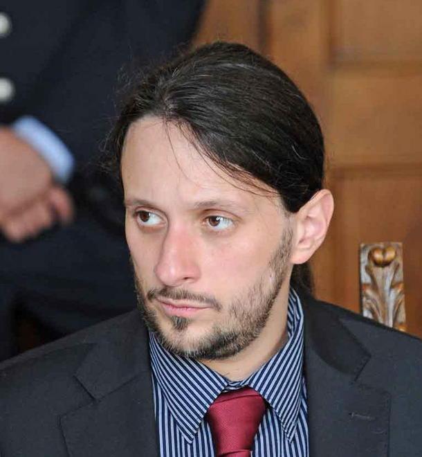 Voragine sulla Brana, nessuno si muove 